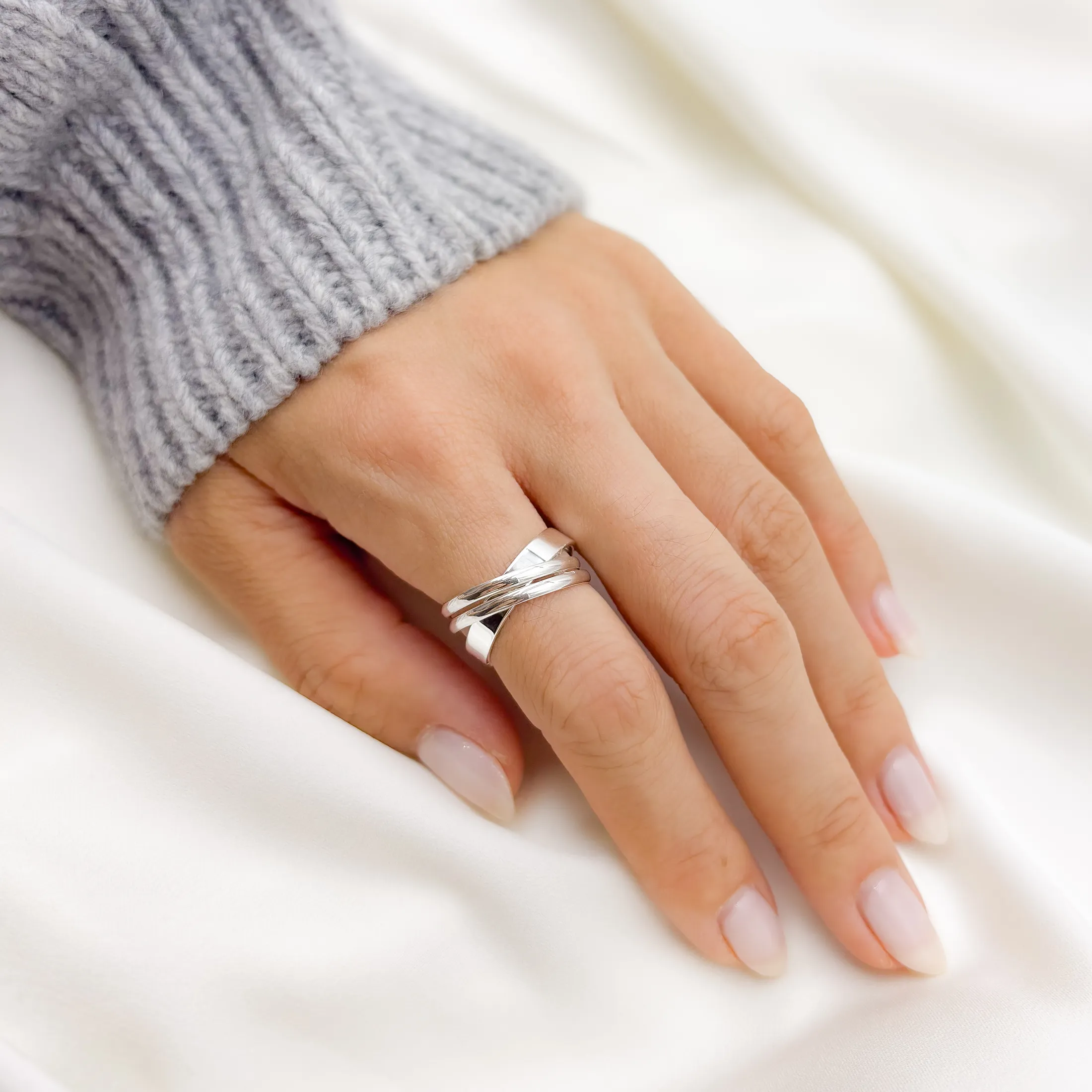 Interlocking Trinity Ring - alternate view